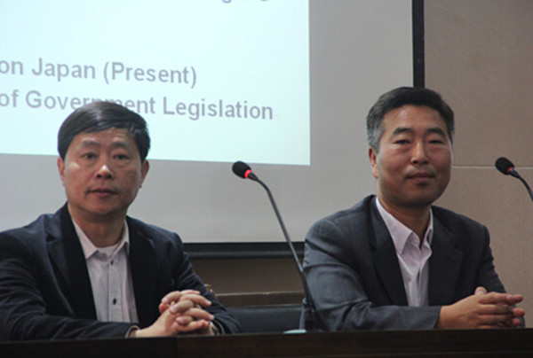 金教授与老师合影留念