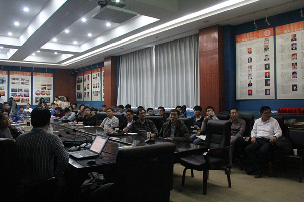卢现祥教授报告会现场.jpg